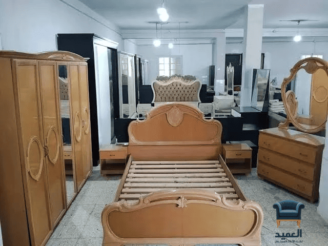 غرفة نوم مستعملة ضمن أثاث المنزل المراد بيعه